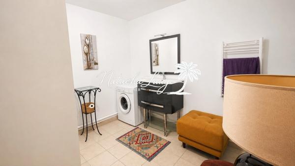 Appartement T2 avec une terrasse et une place de parking à Martigues