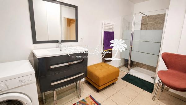 Appartement T2 avec une terrasse et une place de parking à Martigues