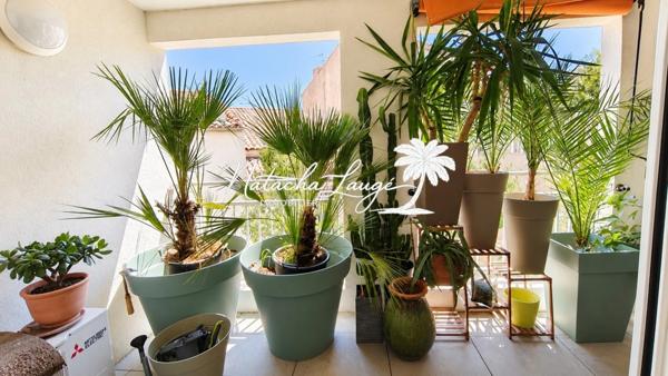 Appartement T2 avec une terrasse et une place de parking à Martigues