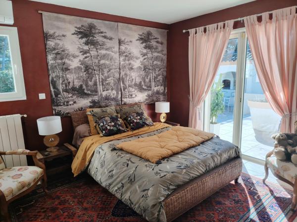 Carcassonne (11000) À proximité de Carcassonne - Villa d'architecte de plain-pied avec piscine et jardin paysager de 3687 m²