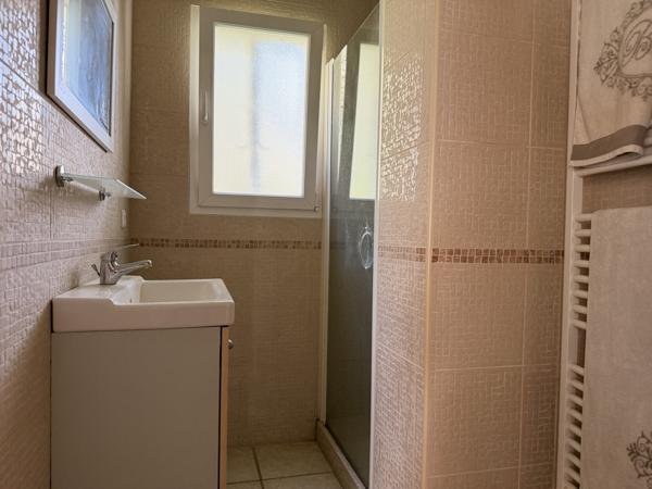 Carcassonne (11000) À proximité de Carcassonne - Villa d'architecte de plain-pied avec piscine et jardin paysager de 3687 m²