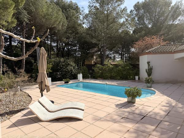 Carcassonne (11000) À proximité de Carcassonne - Villa d'architecte de plain-pied avec piscine et jardin paysager de 3687 m²