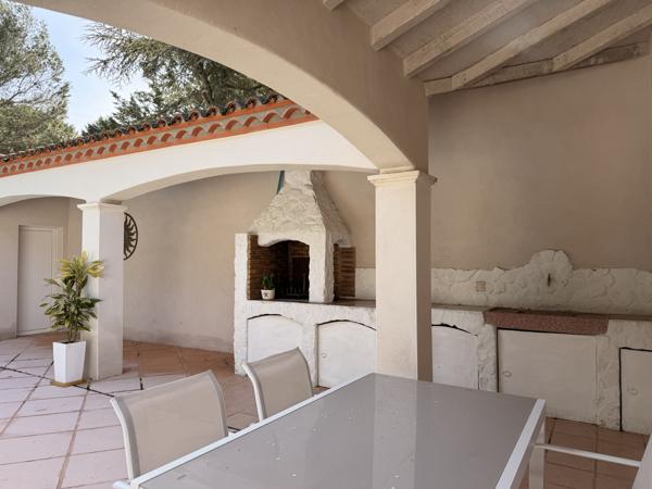 Carcassonne (11000) À proximité de Carcassonne - Villa d'architecte de plain-pied avec piscine et jardin paysager de 3687 m²