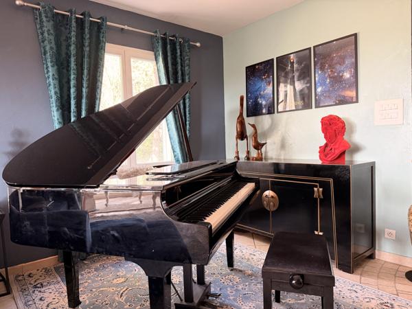 Carcassonne (11000) À proximité de Carcassonne - Villa d'architecte de plain-pied avec piscine et jardin paysager de 3687 m²