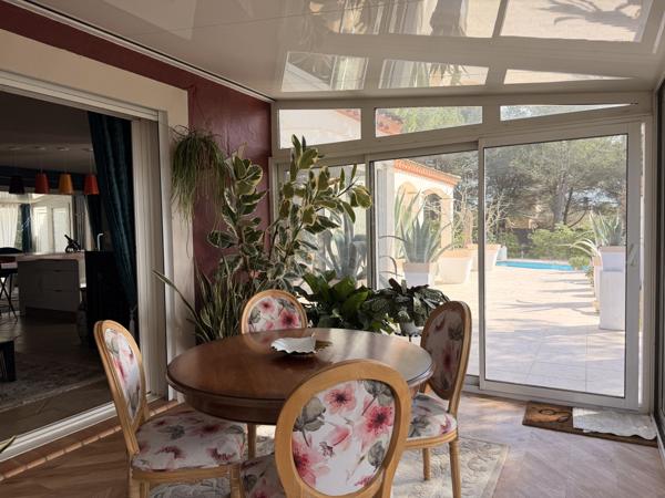 Carcassonne (11000) À proximité de Carcassonne - Villa d'architecte de plain-pied avec piscine et jardin paysager de 3687 m²