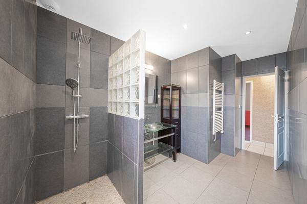 A vendre: belle maison spacieuse de plain pied à vendre sur la commune prisée de Virey Le Grand