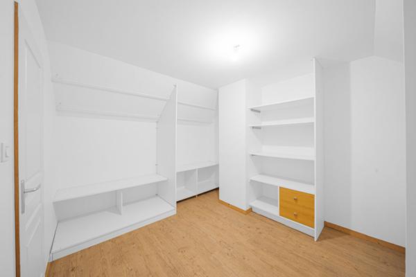 A vendre: belle maison spacieuse de plain pied à vendre sur la commune prisée de Virey Le Grand