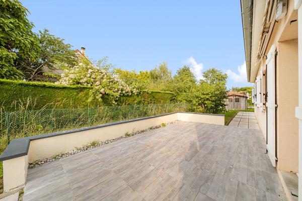 A vendre: belle maison spacieuse de plain pied à vendre sur la commune prisée de Virey Le Grand