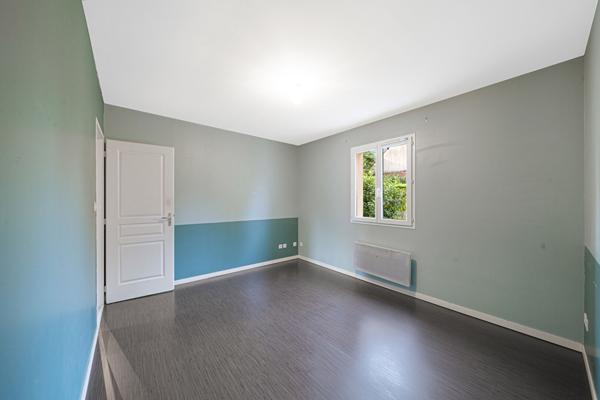 A vendre: belle maison spacieuse de plain pied à vendre sur la commune prisée de Virey Le Grand