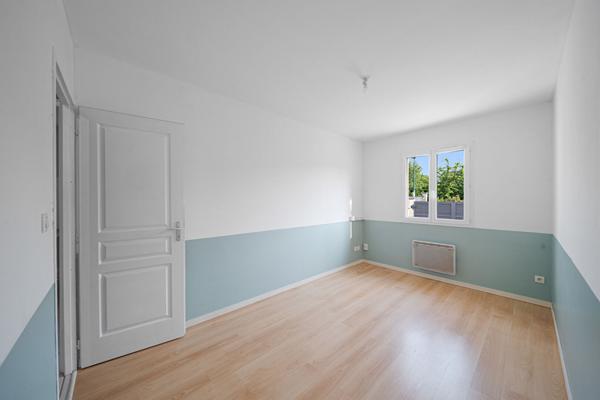 A vendre: belle maison spacieuse de plain pied à vendre sur la commune prisée de Virey Le Grand