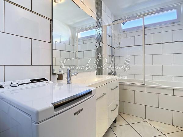 Coquet T3 74 m² Vue dégagée, avec Cave et parking VILLEURBANNE au portes de MONTCHAT