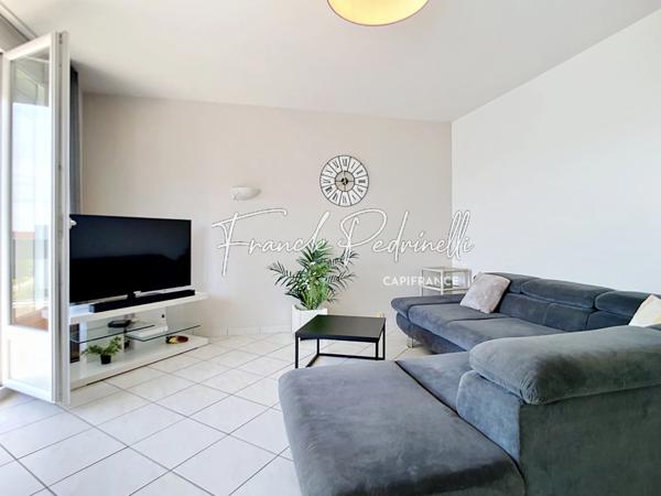 Coquet T3 74 m² Vue dégagée, avec Cave et parking VILLEURBANNE au portes de MONTCHAT