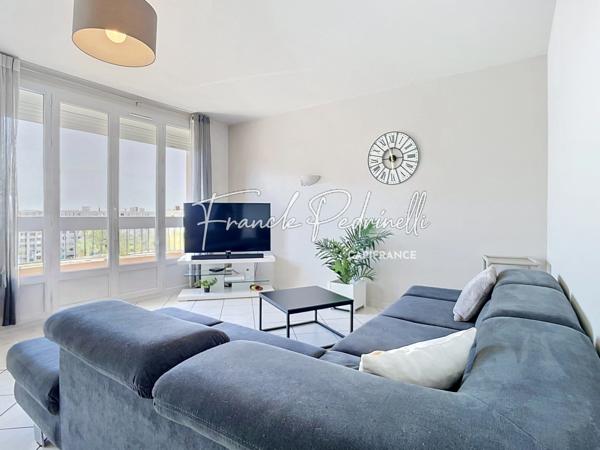 Coquet T3 74 m² Vue dégagée, avec Cave et parking VILLEURBANNE au portes de MONTCHAT