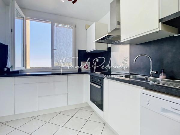 Coquet T3 74 m² Vue dégagée, avec Cave et parking VILLEURBANNE au portes de MONTCHAT