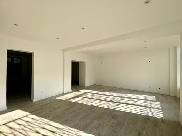 Local commercial Chatenay Malabry 1 pièce(s) 27.42 m2 ; Commerces ; Centre-Ville ; T10