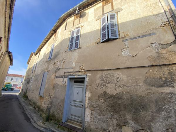 Maison à vendre à Baignes-Sainte-Radegonde (16360) - Charente