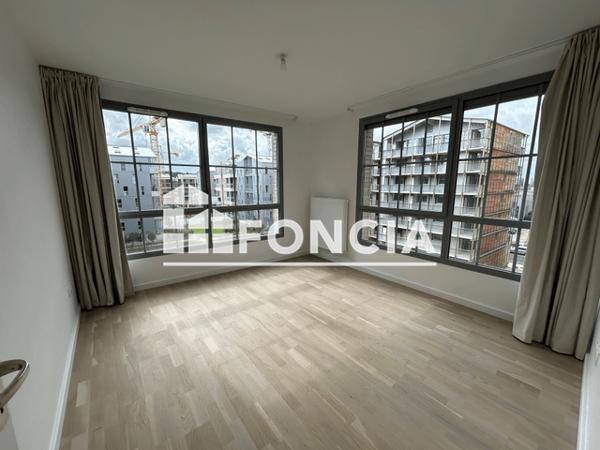 Location Appartement 4 pièces 83.8 m² - 2 SENTE MARCELLE LARIGAUDIERE Bordeaux 33100
