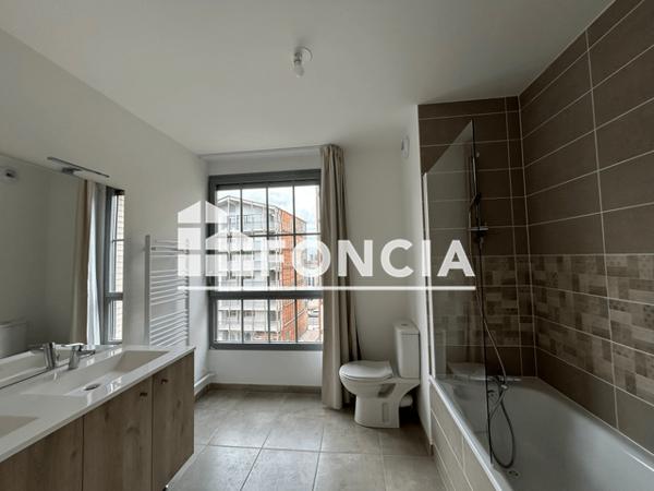 Location Appartement 4 pièces 83.8 m² - 2 SENTE MARCELLE LARIGAUDIERE Bordeaux 33100