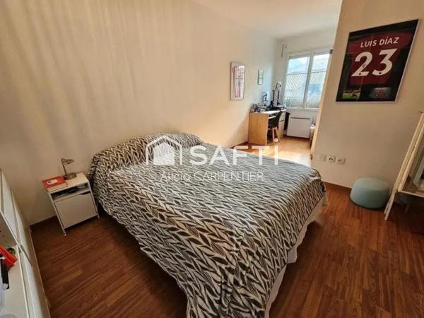 Appartement entièrement rénové avec ascenseur, au pied des commerces, des écoles et de la ligne G