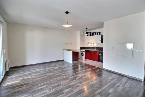 Appartement F2 avec balcon et place de parking a Epernon secteur gare