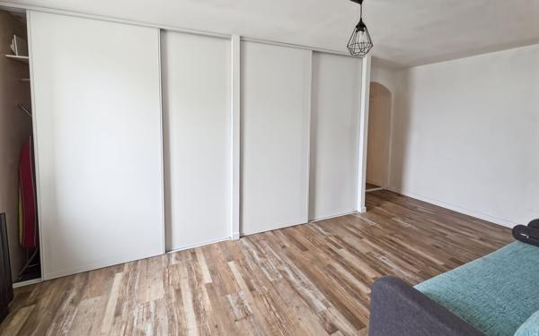 Maison à vendre    5 pièces • 222 m2 Colayrac-Saint-Cirq