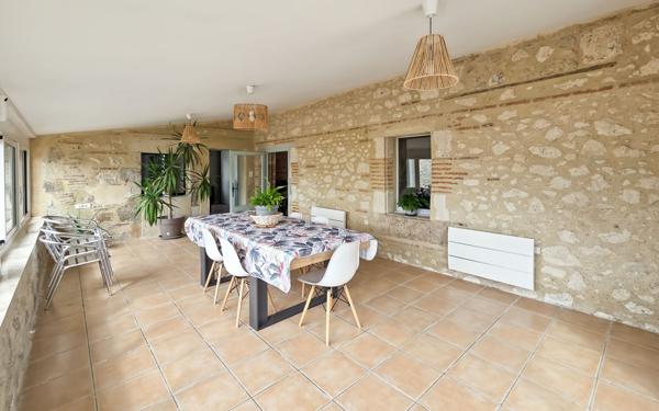 Maison à vendre    5 pièces • 222 m2 Colayrac-Saint-Cirq