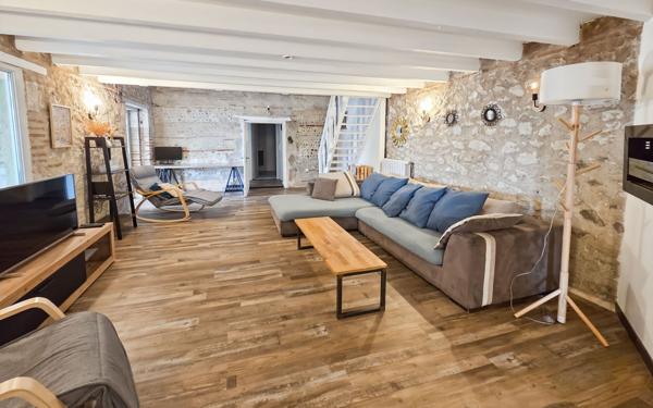 Maison à vendre    5 pièces • 222 m2 Colayrac-Saint-Cirq