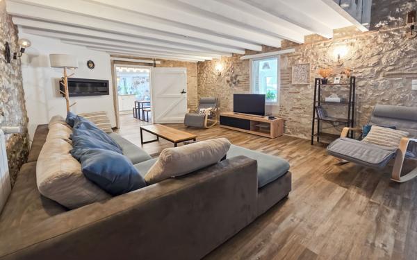 Maison à vendre    5 pièces • 222 m2 Colayrac-Saint-Cirq
