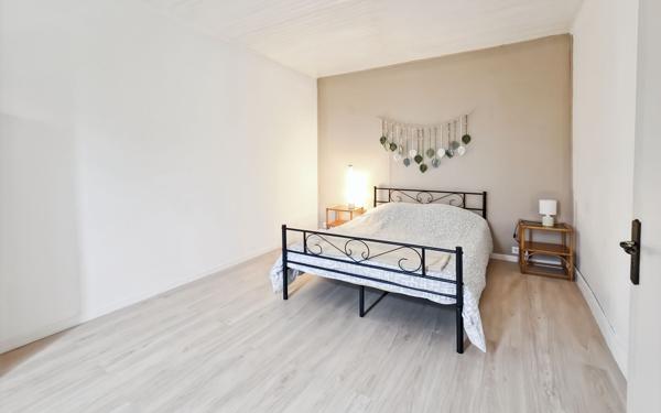 Maison à vendre    5 pièces • 222 m2 Colayrac-Saint-Cirq