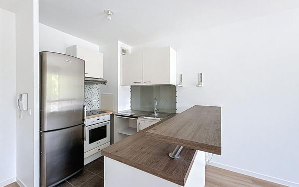 Appartement à vendre    2 pièces • 48 m2 Montigny-le-Bretonneux