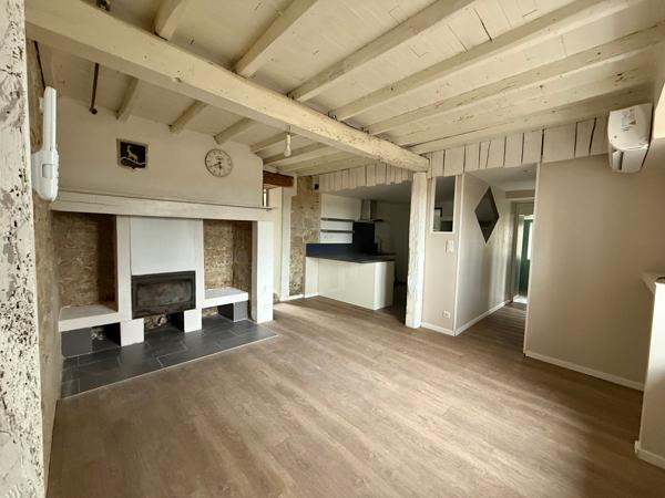 Maison familiale de caractère rénovée - 7 pièces - Terrain de 2290m² - Garage et Hangar - terrain constructible + de 500 m2