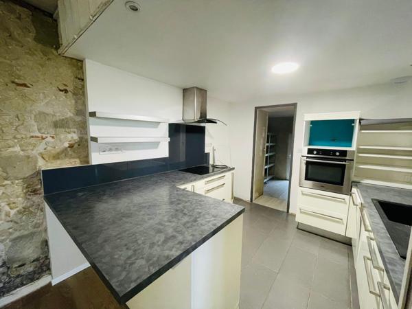 Maison familiale de caractère rénovée - 7 pièces - Terrain de 2290m² - Garage et Hangar - terrain constructible + de 500 m2