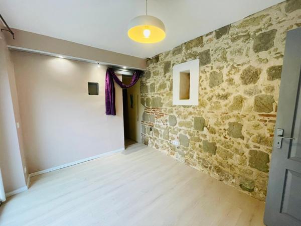 Maison familiale de caractère rénovée - 7 pièces - Terrain de 2290m² - Garage et Hangar - terrain constructible + de 500 m2