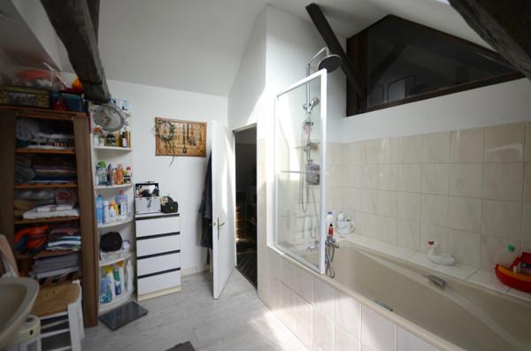 Dans le centre de Château Thierry, à vendre maison anncienne de 6 pièces