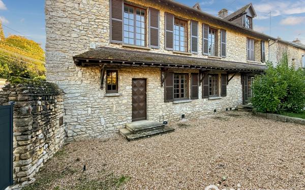 Maison à vendre    8 pièces •  Ambleville