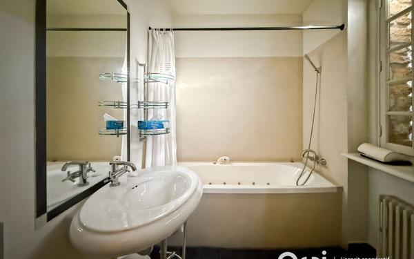 Maison à vendre    8 pièces •  Ambleville