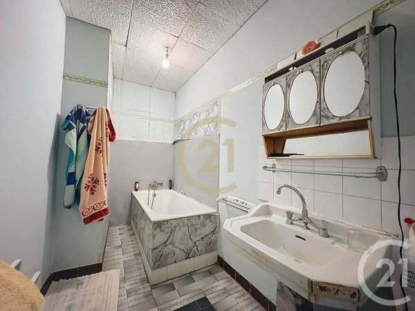 Maison à vendre  9 pièces - 281 m 2   UZES  - 30