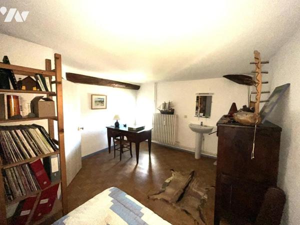 Grande et belle maison en pierres avec jardin, dépendance et vue