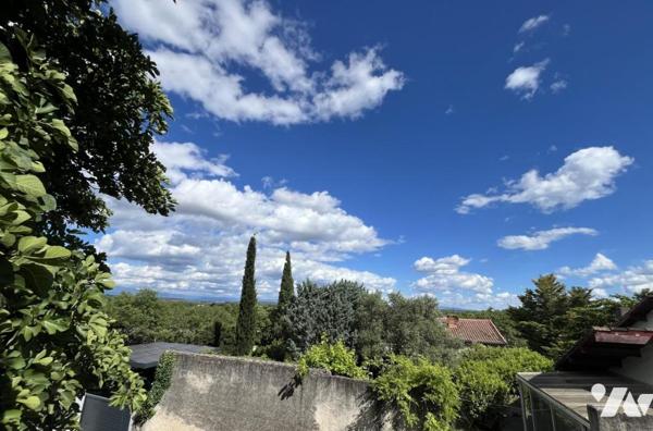 Grande et belle maison en pierres avec jardin, dépendance et vue