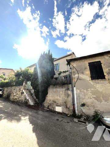 Grande et belle maison en pierres avec jardin, dépendance et vue