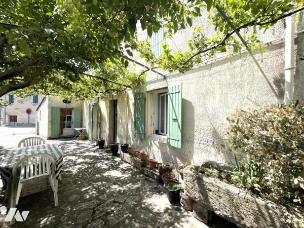 Grande et belle maison en pierres avec jardin, dépendance et vue