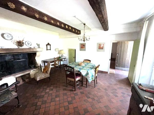 Grande et belle maison en pierres avec jardin, dépendance et vue