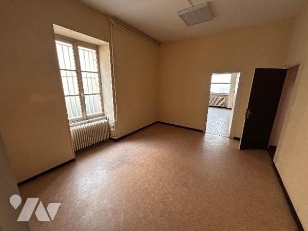 Découvrez cet appartement de 41.03 m² Loi Carrez situé à Bourgoin-Jallieu.