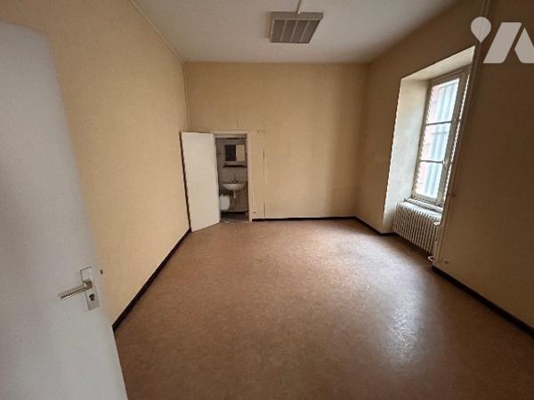 Découvrez cet appartement de 41.03 m² Loi Carrez situé à Bourgoin-Jallieu.