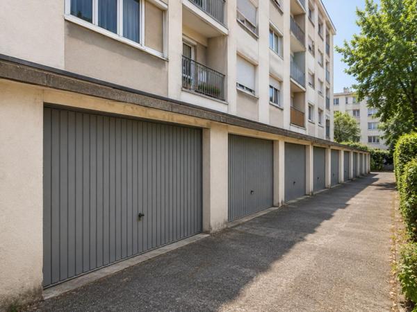 Garage fermé de 14m2, dans résidence sécurisée