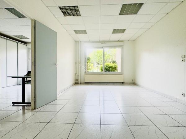 Bureau - À vendre - 229 m² - LAVAL | The Door Man