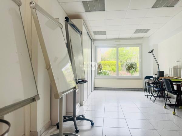 Bureau - À vendre - 229 m² - LAVAL | The Door Man