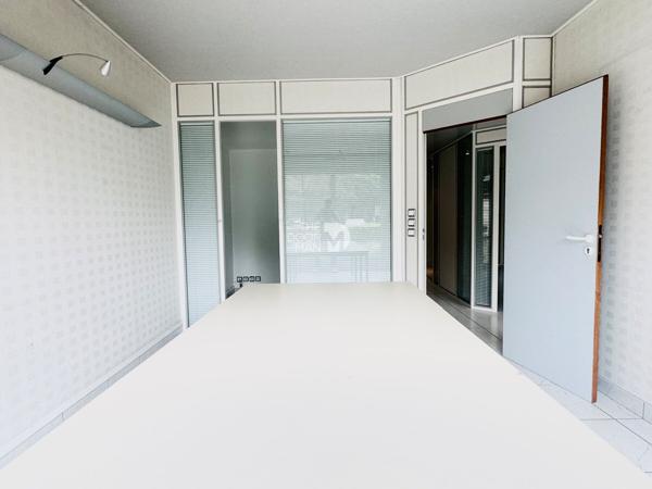 Bureau - À vendre - 229 m² - LAVAL | The Door Man