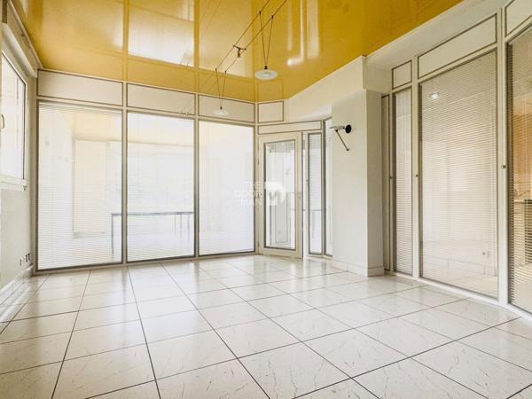 Bureau - À vendre - 229 m² - LAVAL | The Door Man