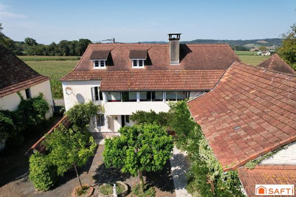 Authentique Béarnaise 213M2 avec dépendances et jardin à l’anglaise
